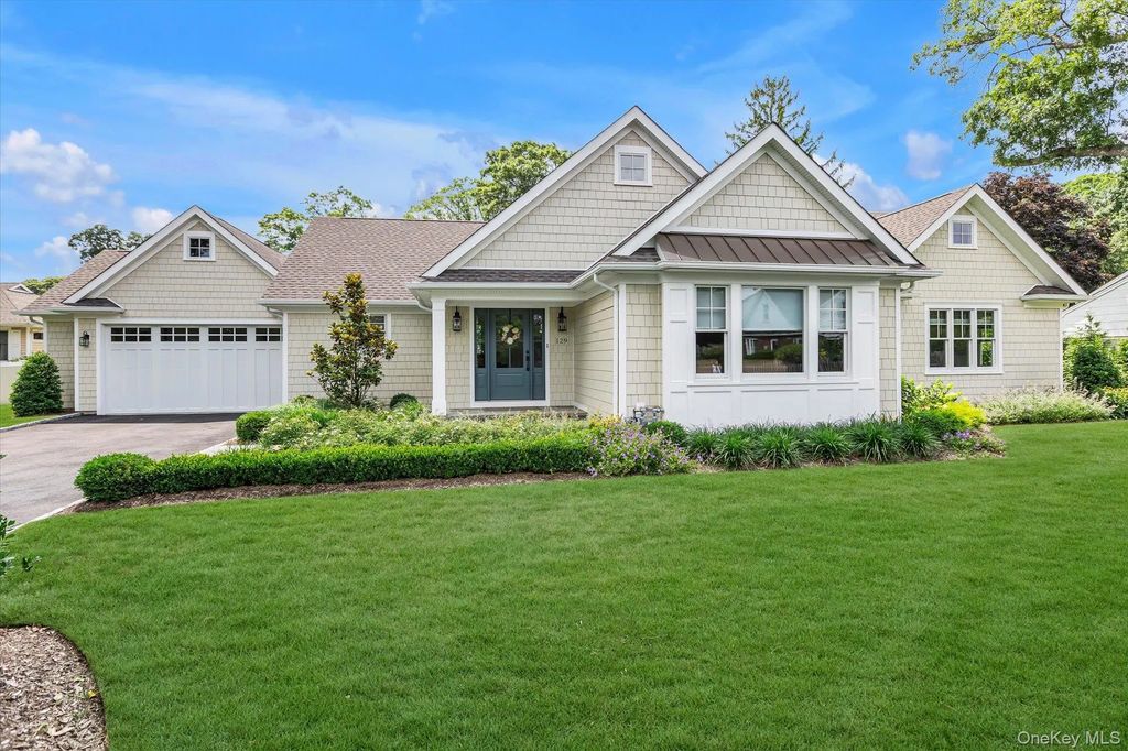 129 Fillmore Street, Centerport