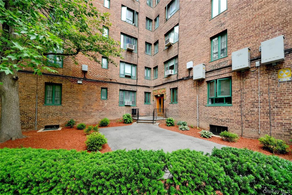 14 Metropolitan Oval # 8g, Bronx