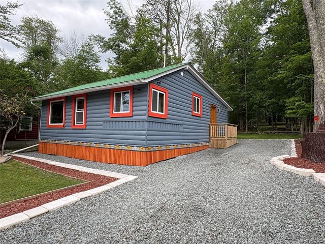15 W Delaware Place, Bethel