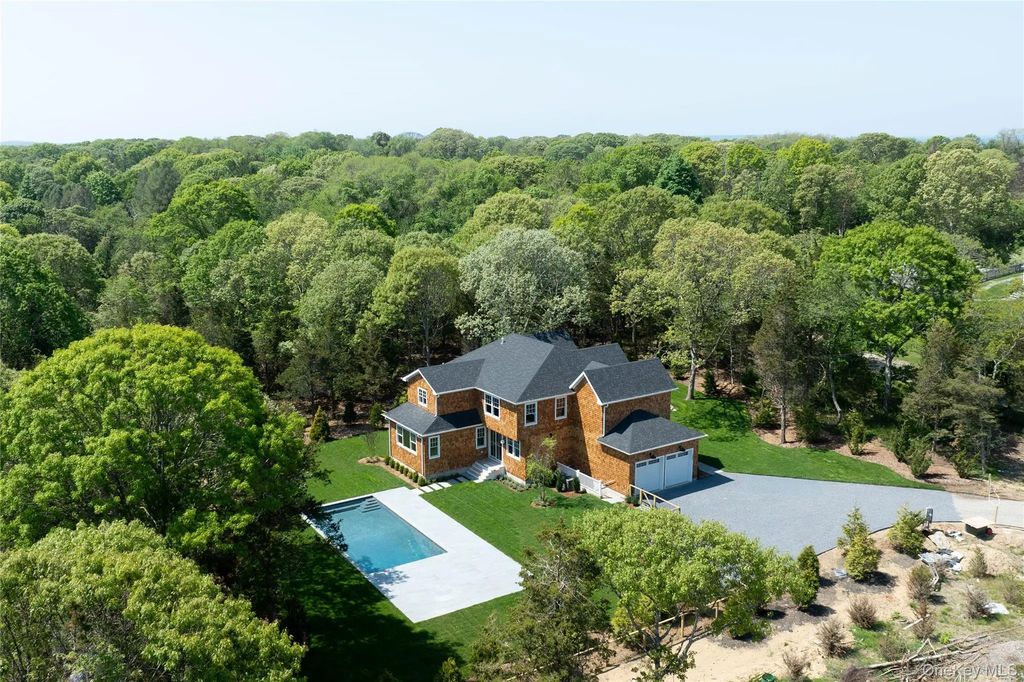 205 Kats Court, East Marion