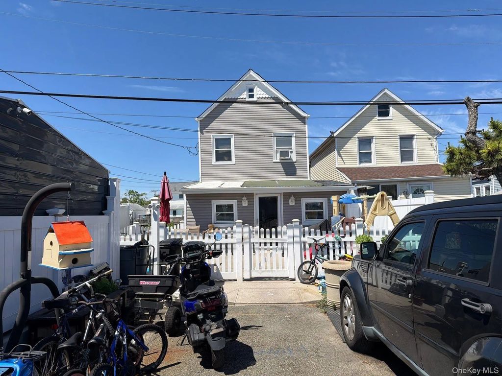 4 Bayview Avenue, Howard Beach