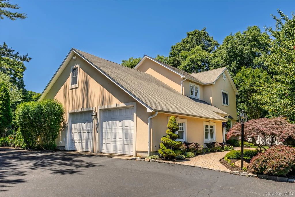 14 Fairway Drive, Port Jefferson