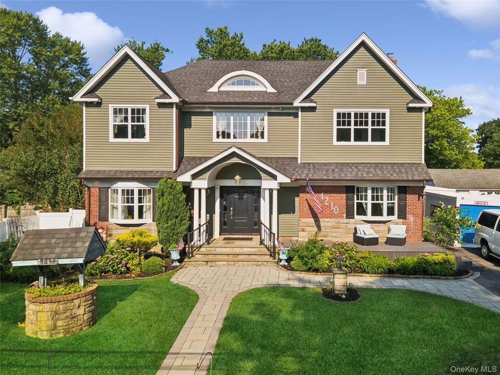 1210 Hyman Avenue, Bay Shore