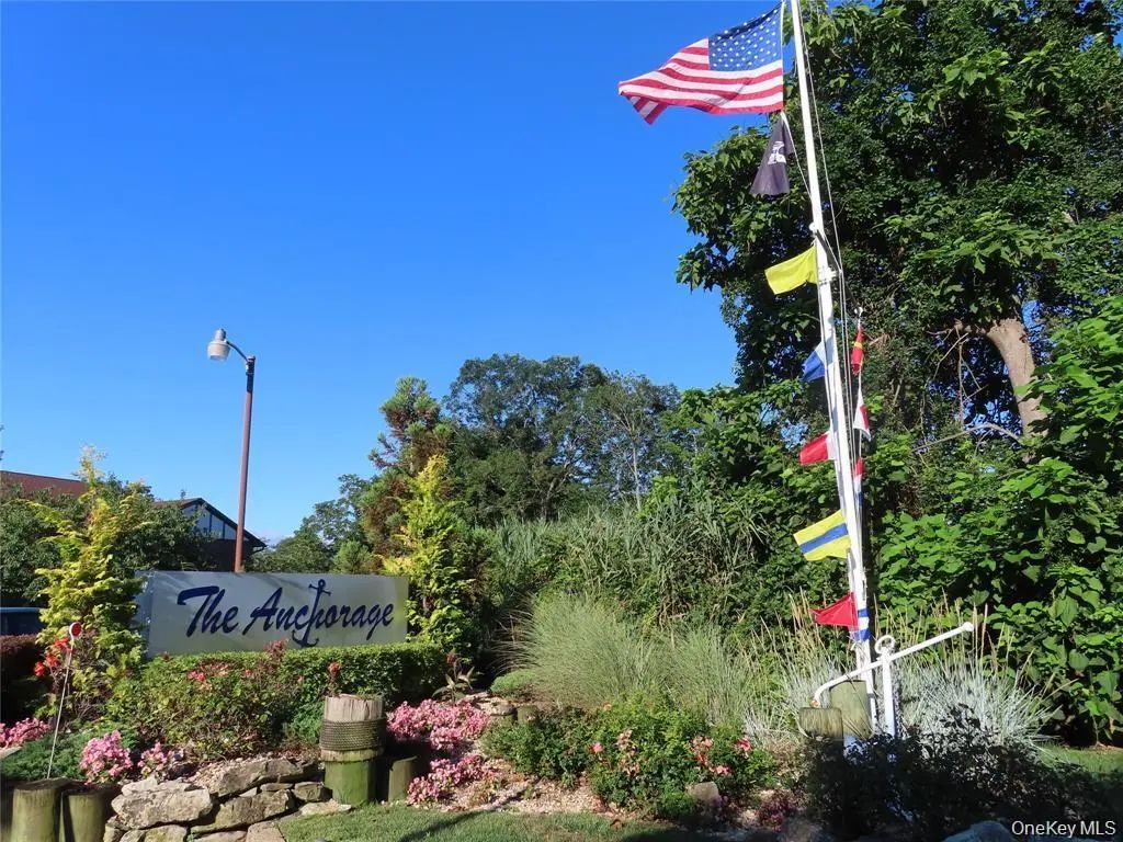 103 Mariners Way, Copiague