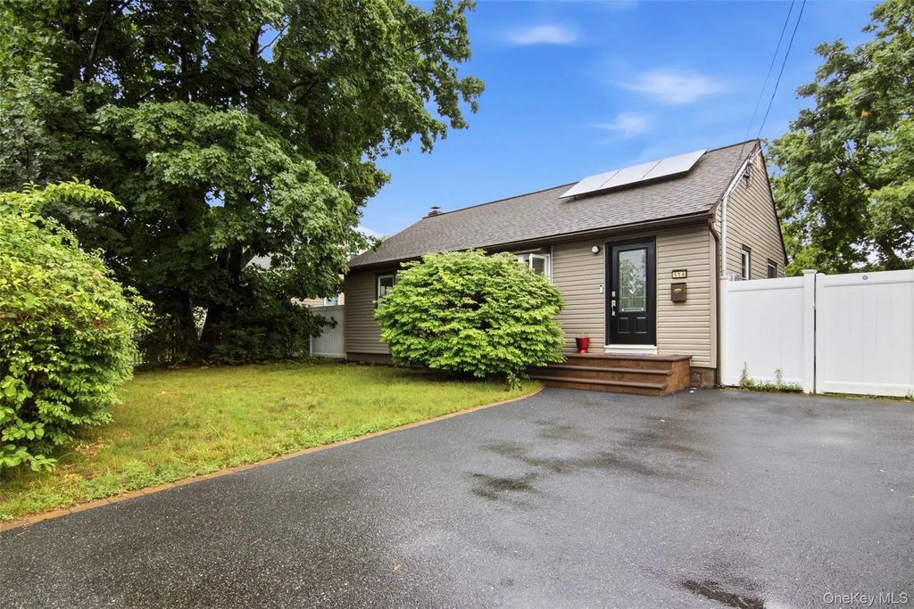 114 Davidson Street, Wyandanch