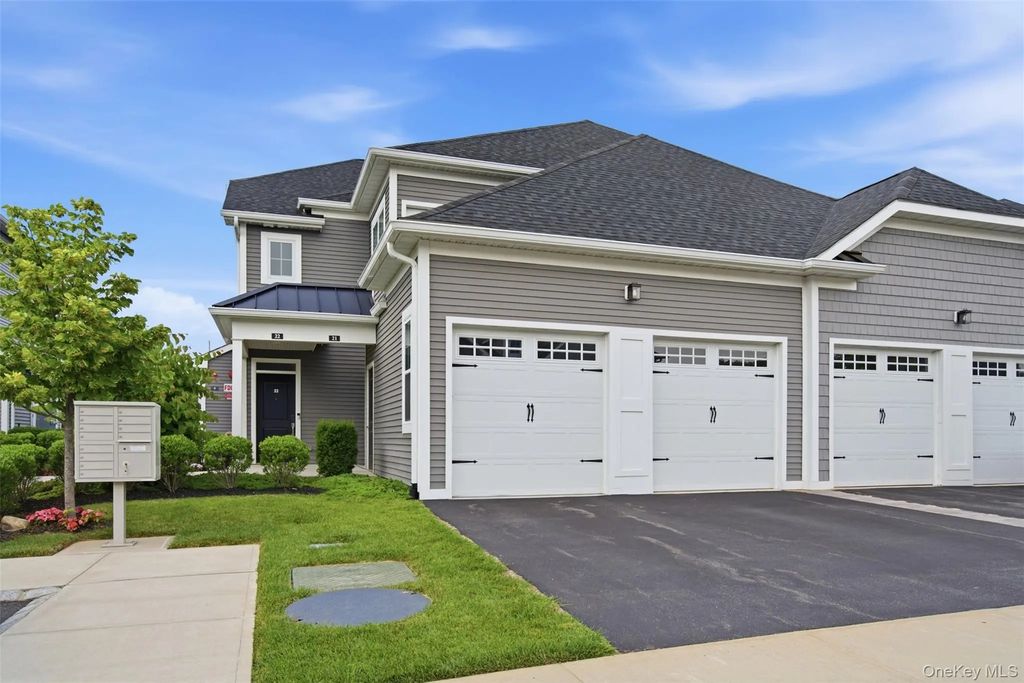 21 Seasons Way, Dix Hills
