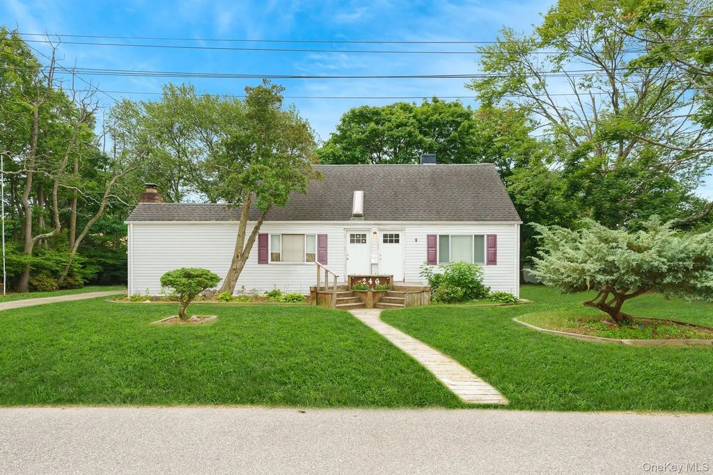 246 Columbus Avenue, West Babylon