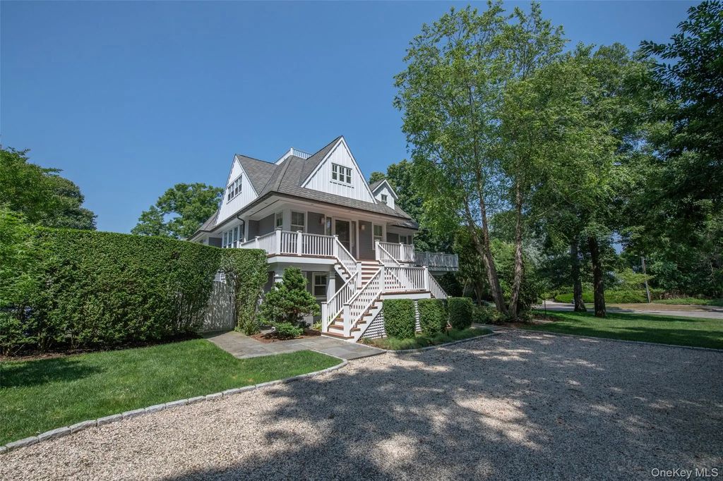 13 Peathole Lane, Bellport Village