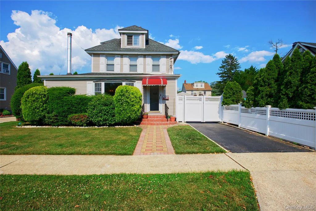 117 Walnut Street, West Hempstead