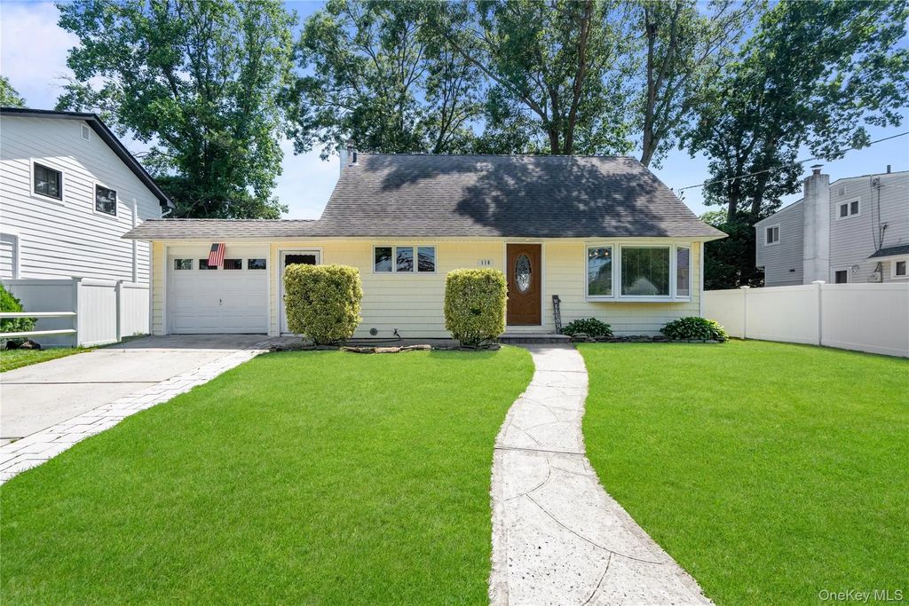 116 Spruce Street, Massapequa Park