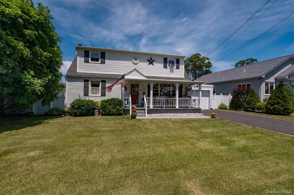 11 Spruce Street, Islip