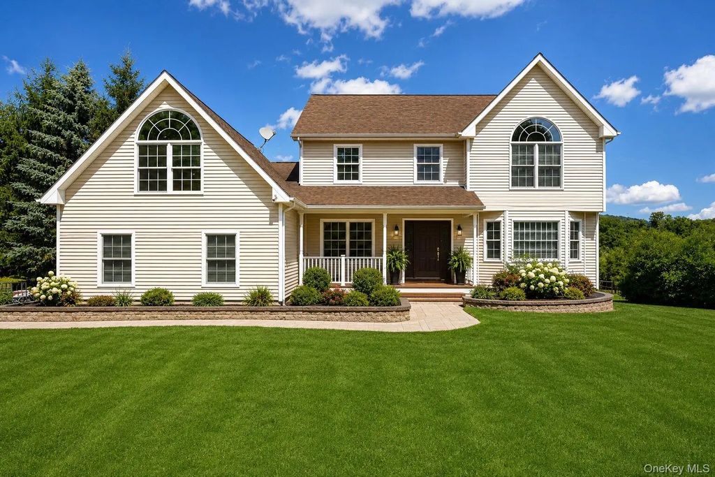 89 Brookside Lane, Lagrangeville