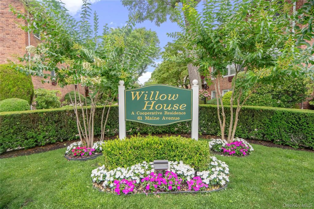 61 Maine Avenue # F15, Rockville Centre