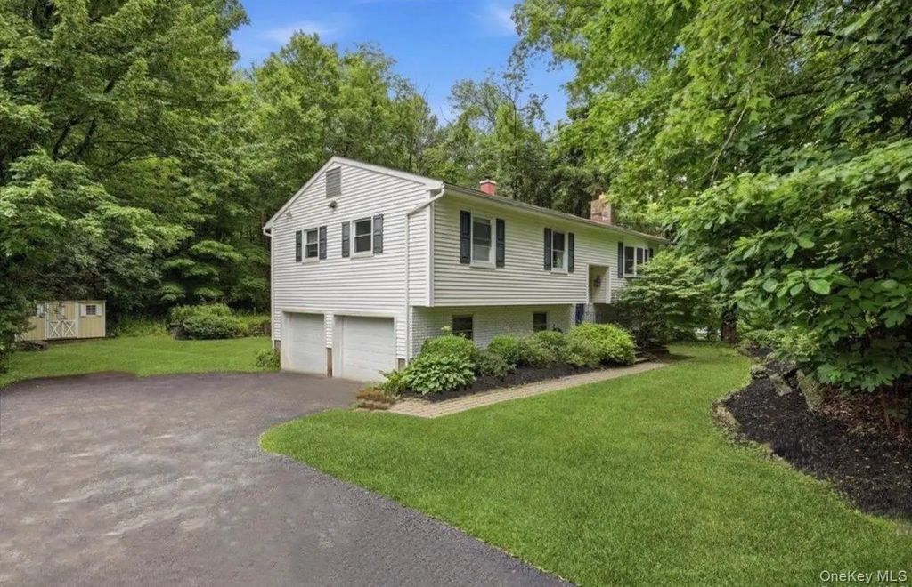 138 Kent Shore Drive, Carmel