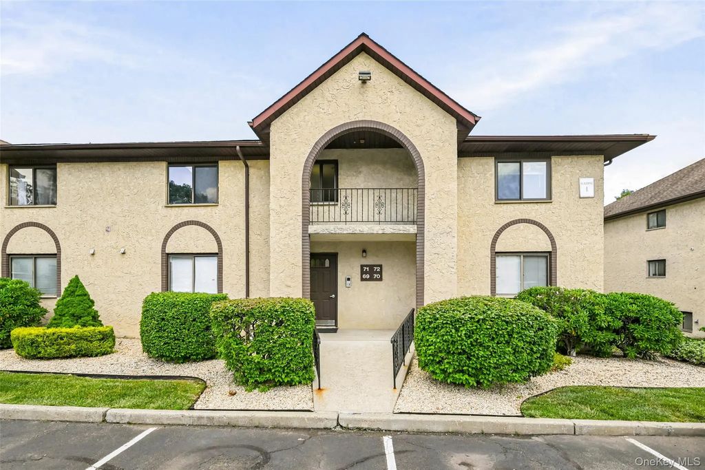 72 Omni Parc Drive, Nanuet
