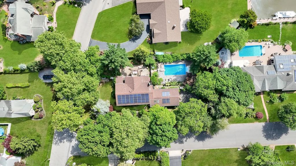 55 Riverview Court, Oakdale