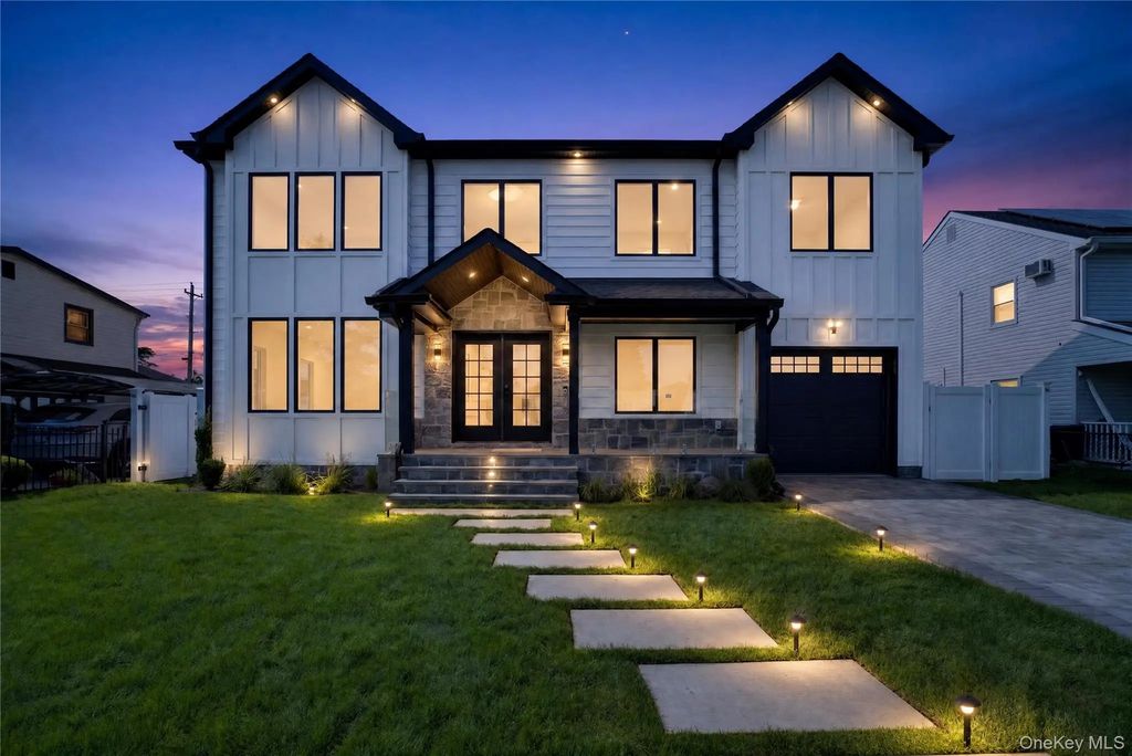 44 Meadow Lane, Levittown
