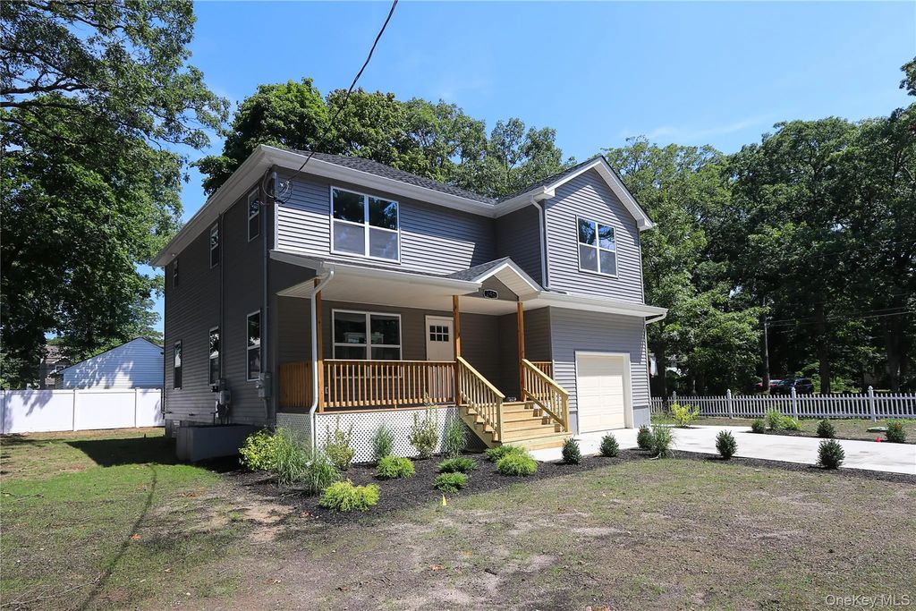 245 New Avenue, Wyandanch