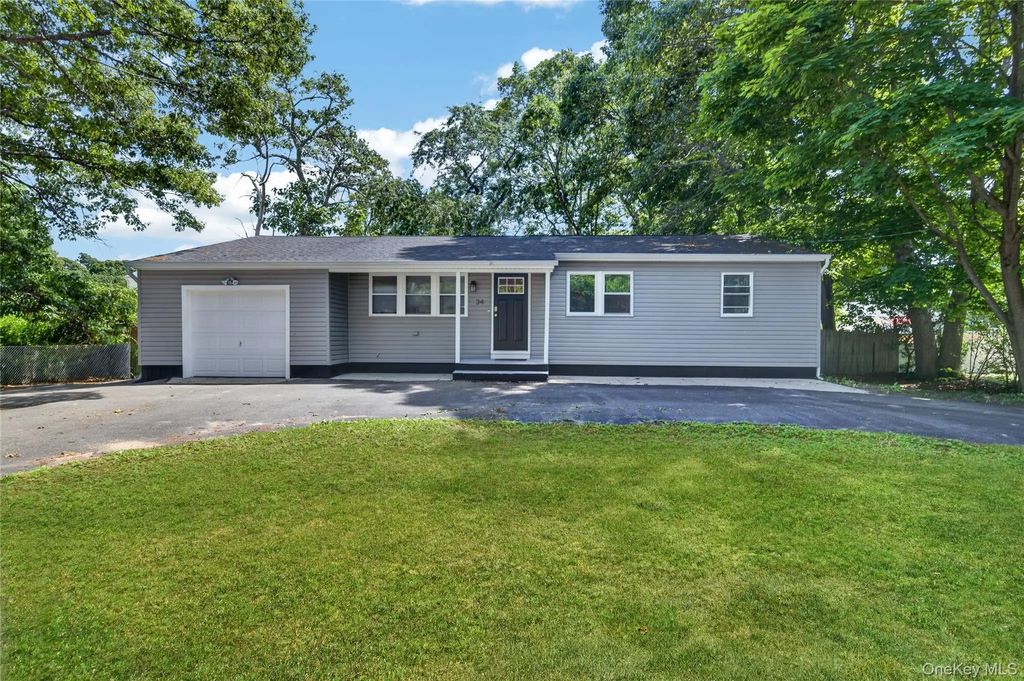 34 Pinetop Drive, Shirley