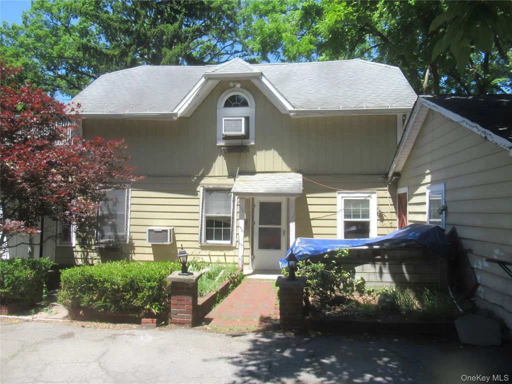 2 Academy Avenue, Cornwall On Hudson