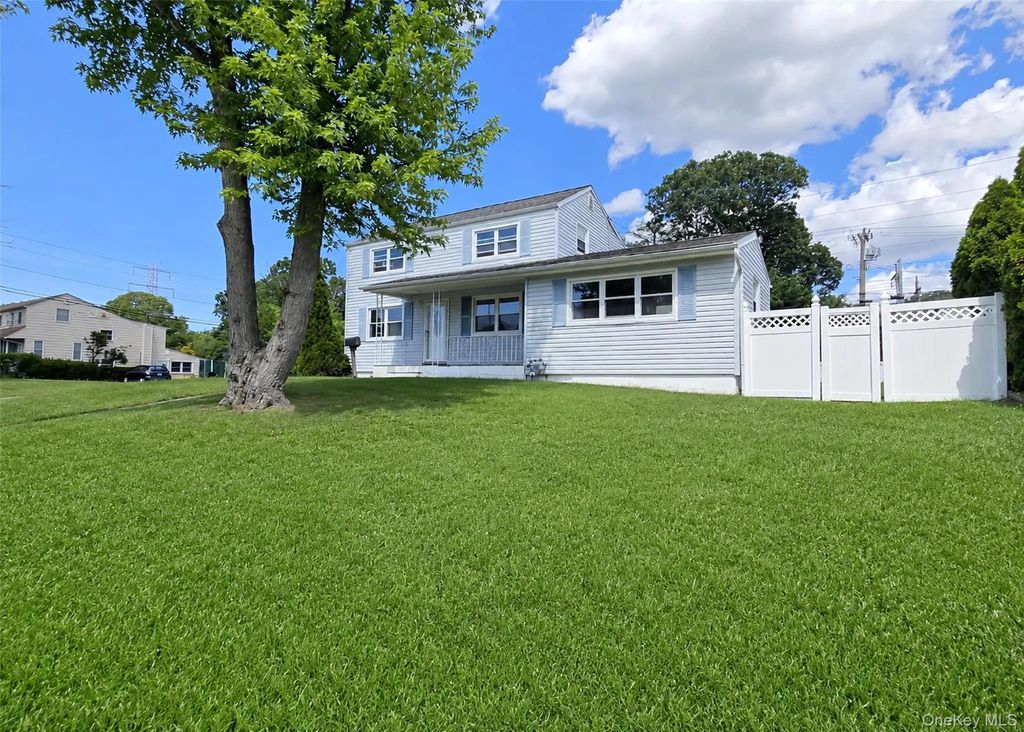 290 Eastwood Boulevard, Centereach