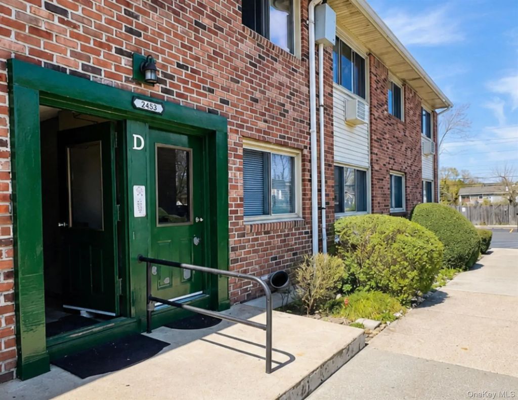 2453 D Union Boulevard # 4a, Islip