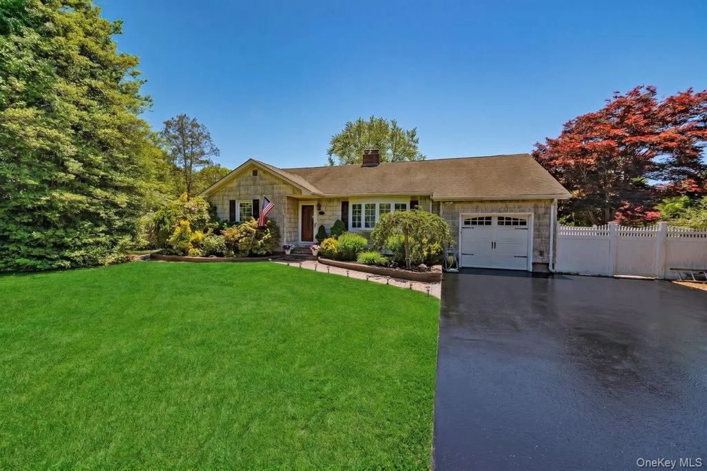 20 Bayside Avenue, Medford