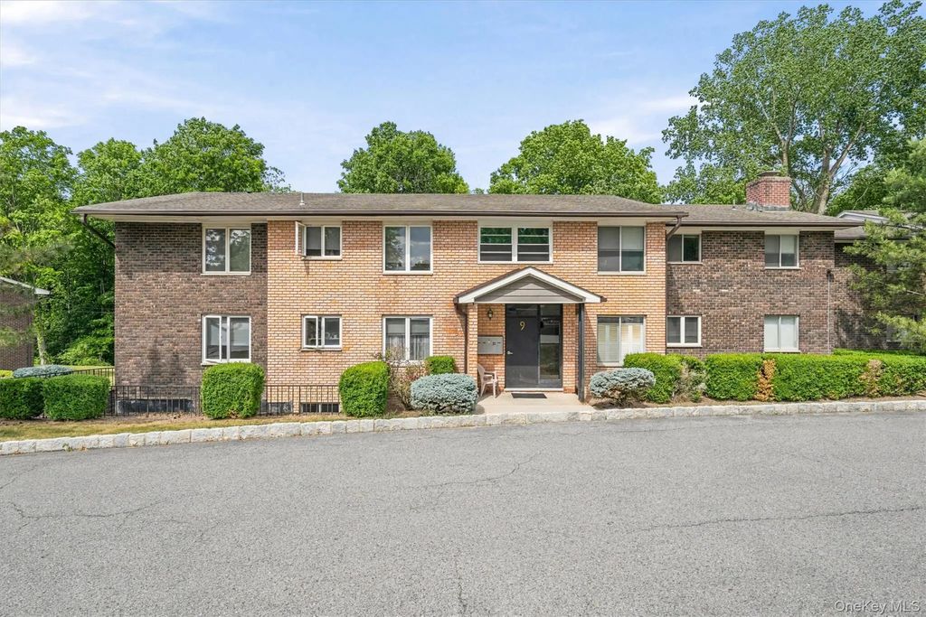 9 Barnett Drive # 102, Monroe