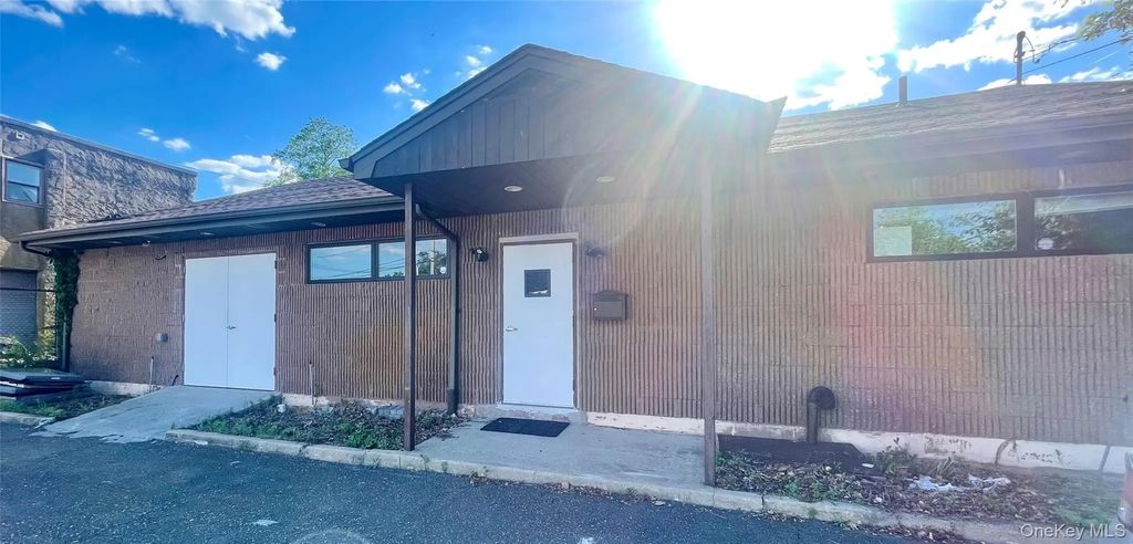 190 Margaretta Avenue, Massapequa