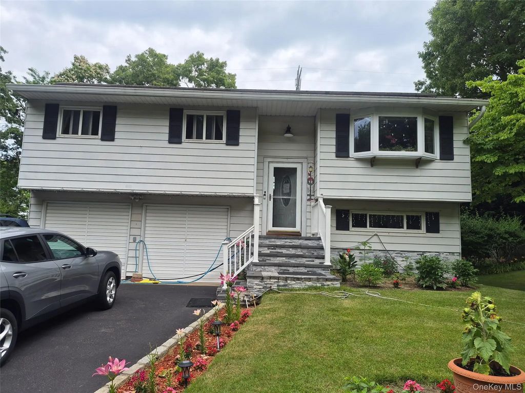 4401 Express Drive N, Ronkonkoma