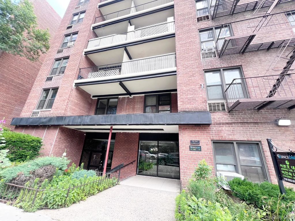 38-25 Parsons Boulevard # 5a, Flushing
