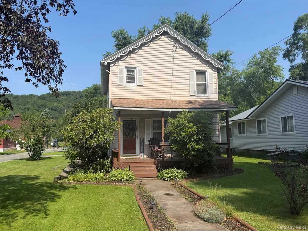 77 Rockland Road, Roscoe