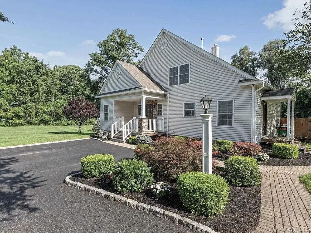 209 Carol Lane, Fishkill