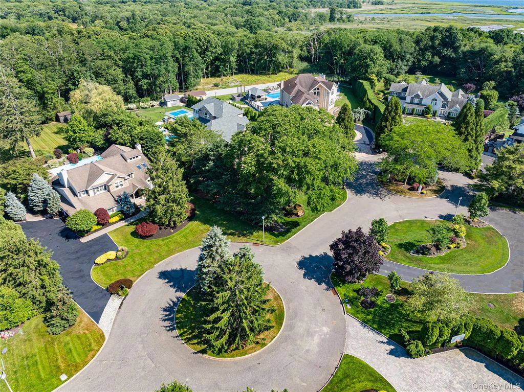 9 Crick Holly Lane, East Islip