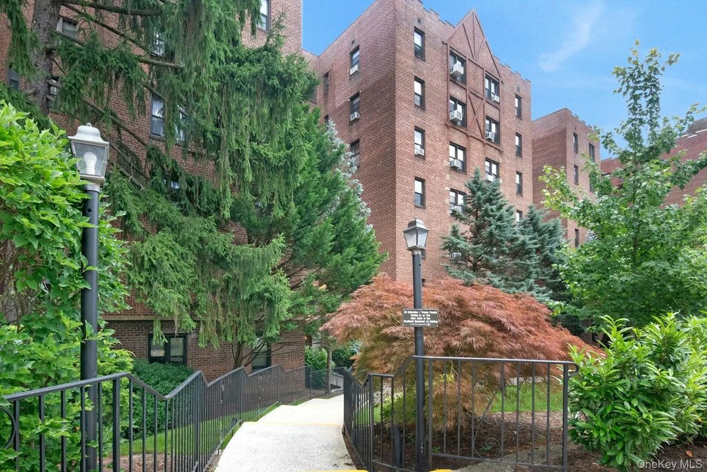 142 Garth Road # 2s, Scarsdale