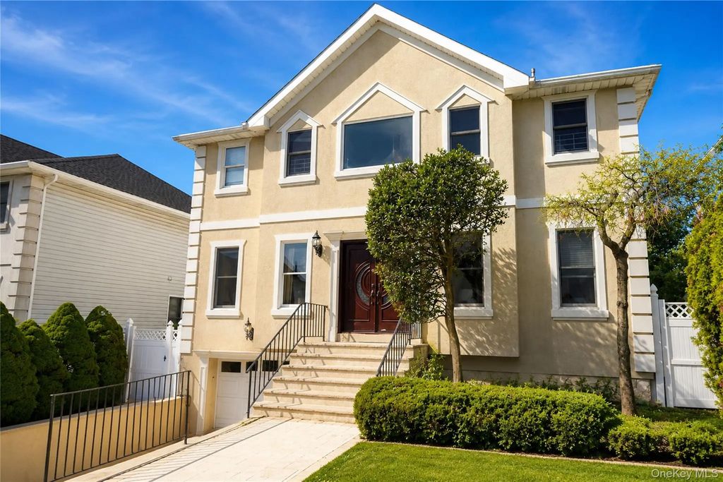 22 Putters Court, Staten Island