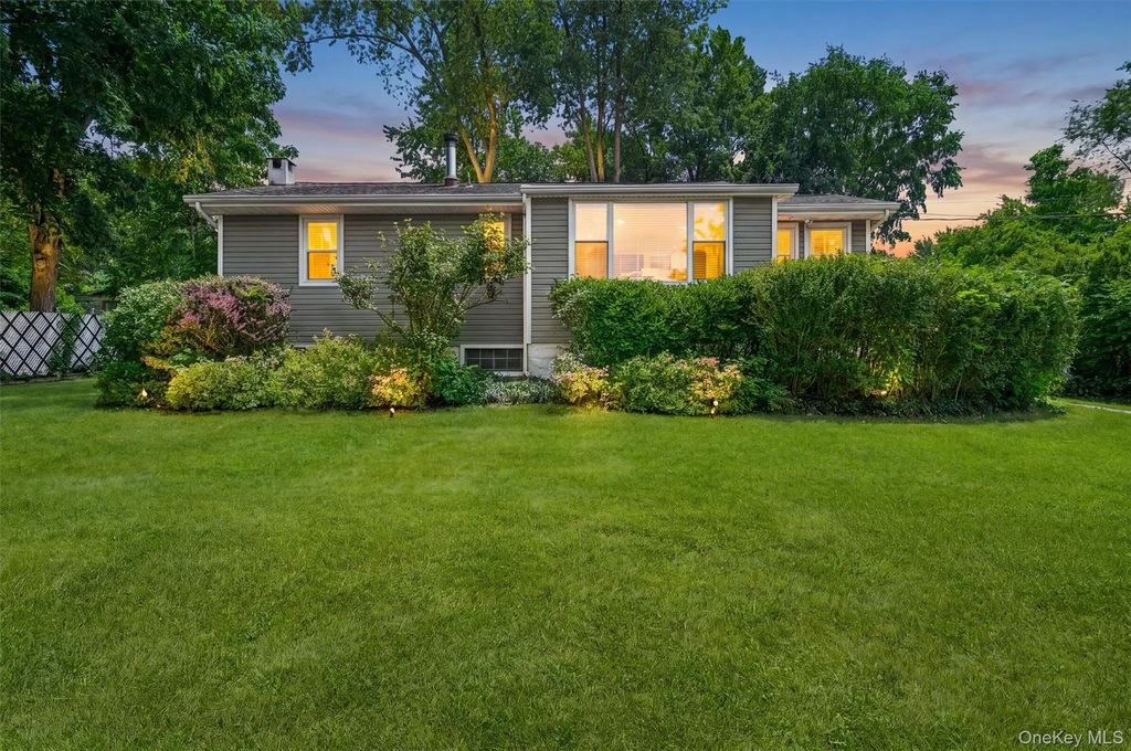 2 Rosemont Road, Monroe