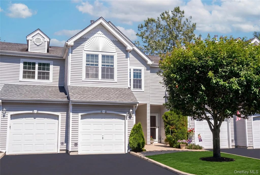 56 Leeward Court, Port Jefferson