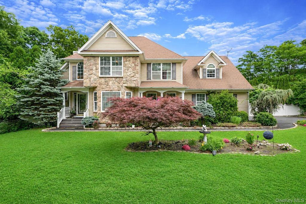 17 Holmes Avenue, Eastport