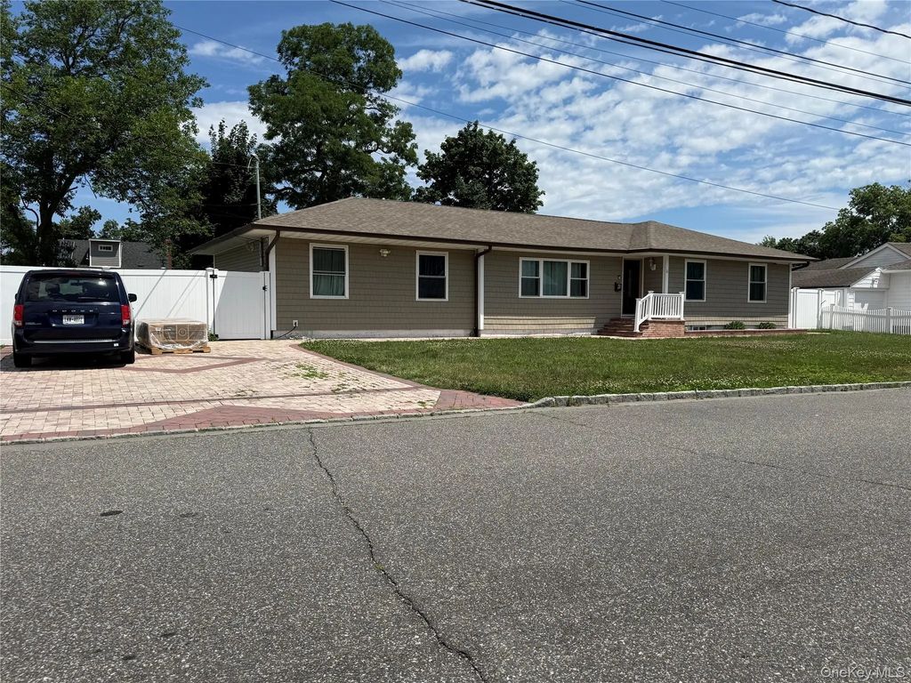 32 Bedford Street, Copiague