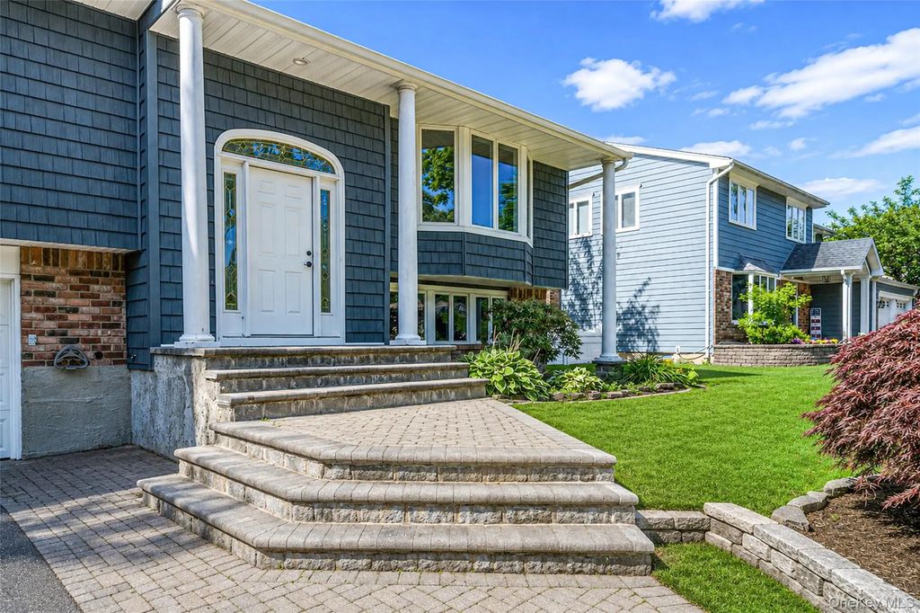 14 Stanley Place, Hauppauge