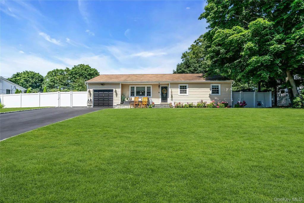 3 Lillian Road, Nesconset