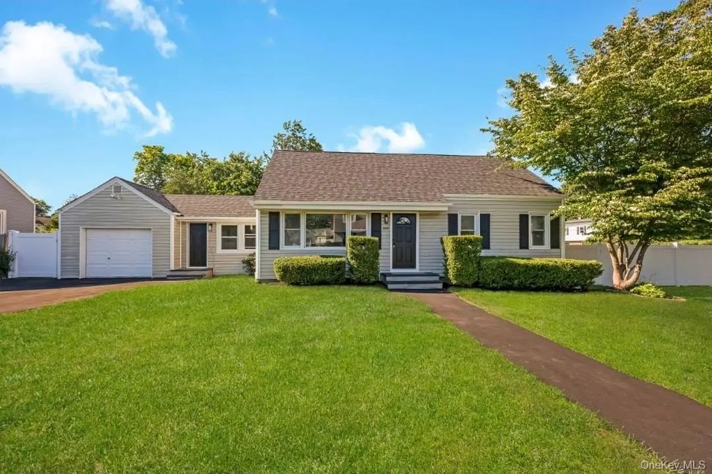 200 4th Avenue, East Northport