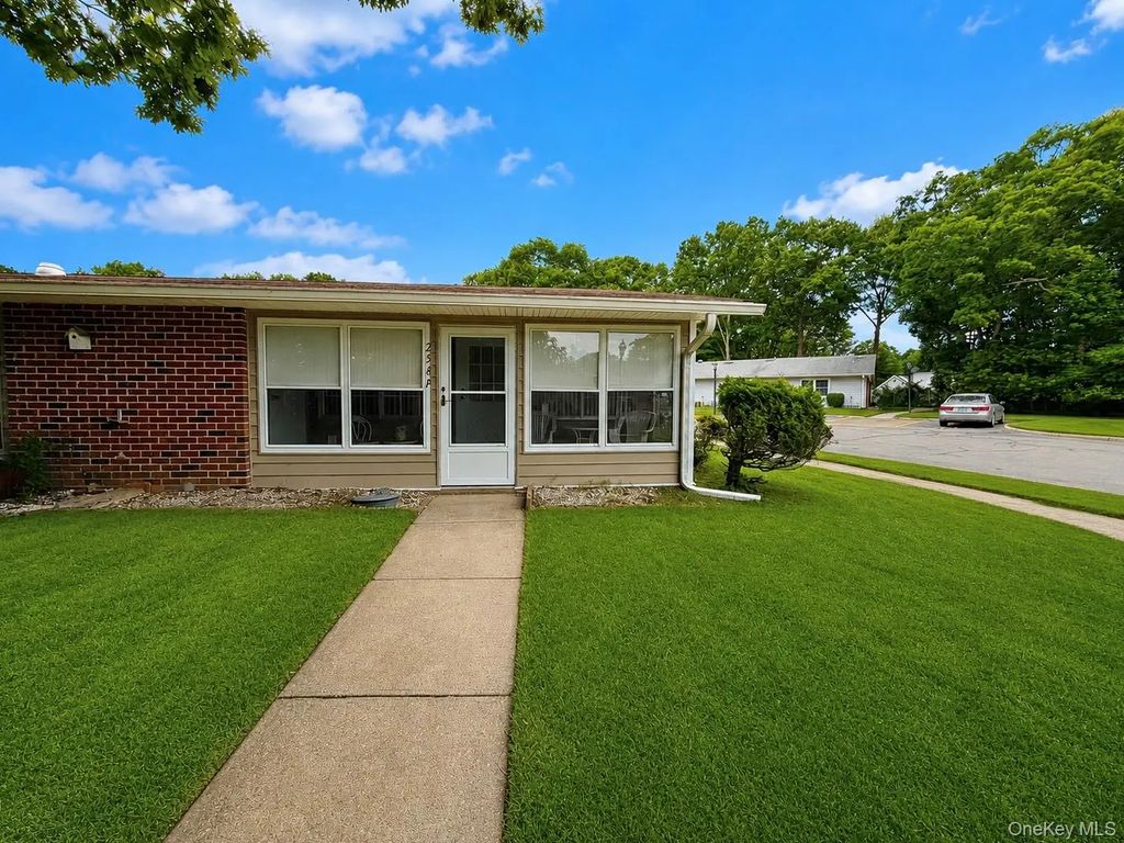 258 Newcastle Court # F, Ridge