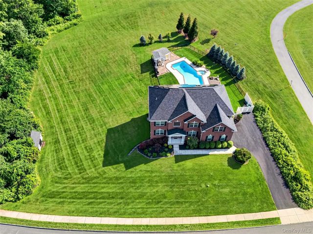 33 Luthien Forest Road, New Windsor