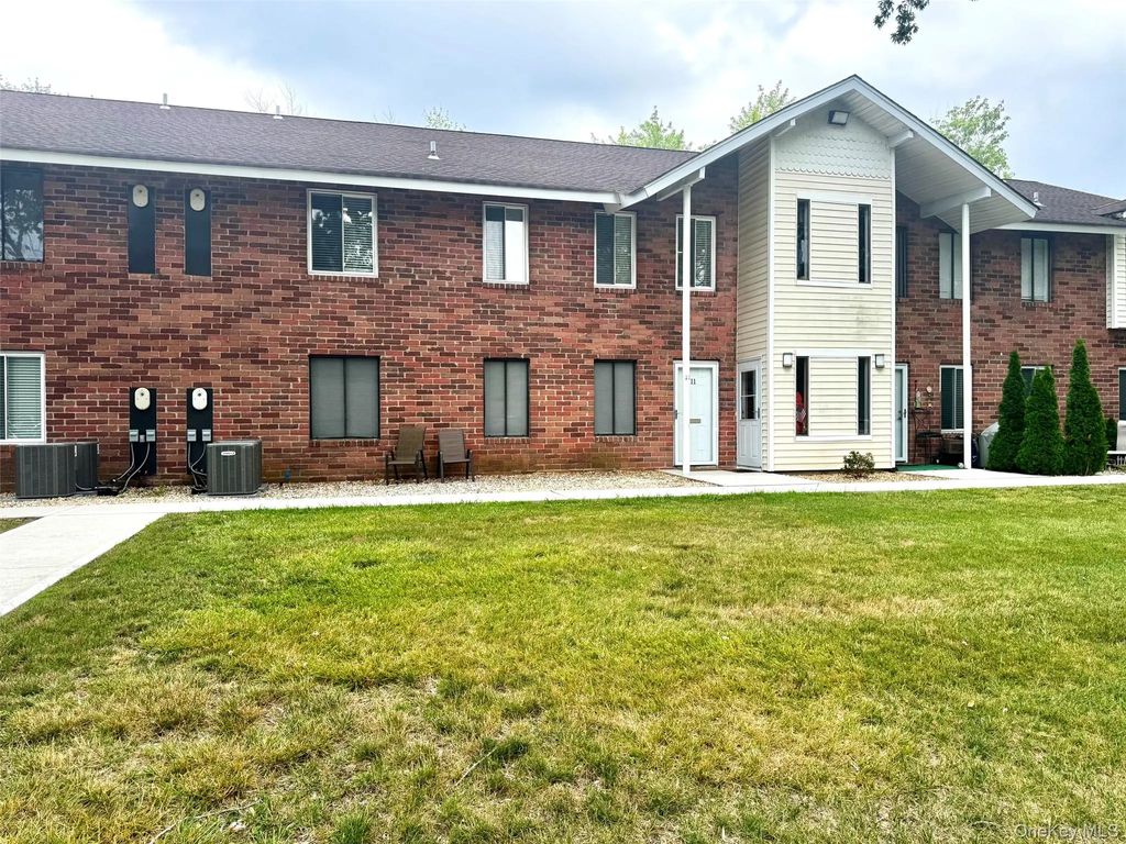 12 Denver Court # D12, Coram