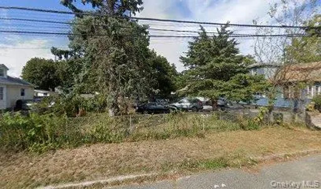 269 Irving Street, Central Islip