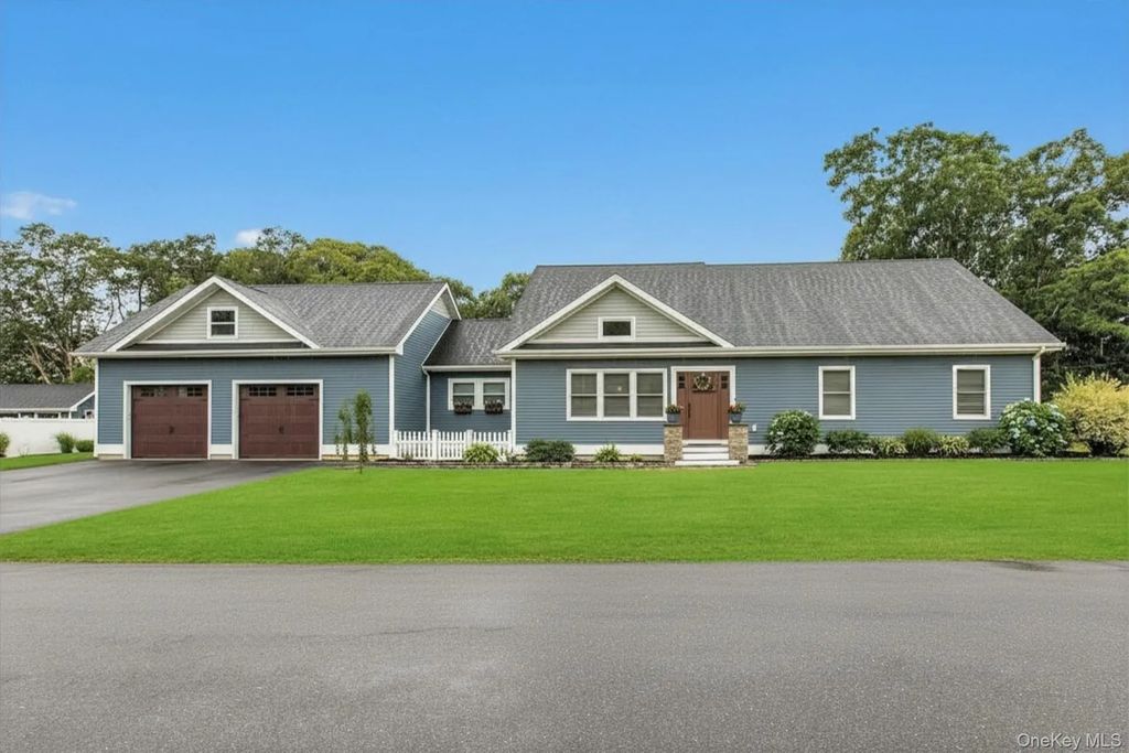 30 Island Boulevard, Bohemia