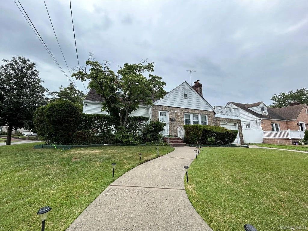 92 Melvin Avenue, West Hempstead