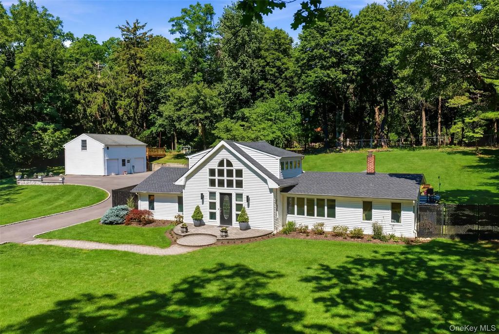 355 Bread And Cheese Hollow Road, Northport